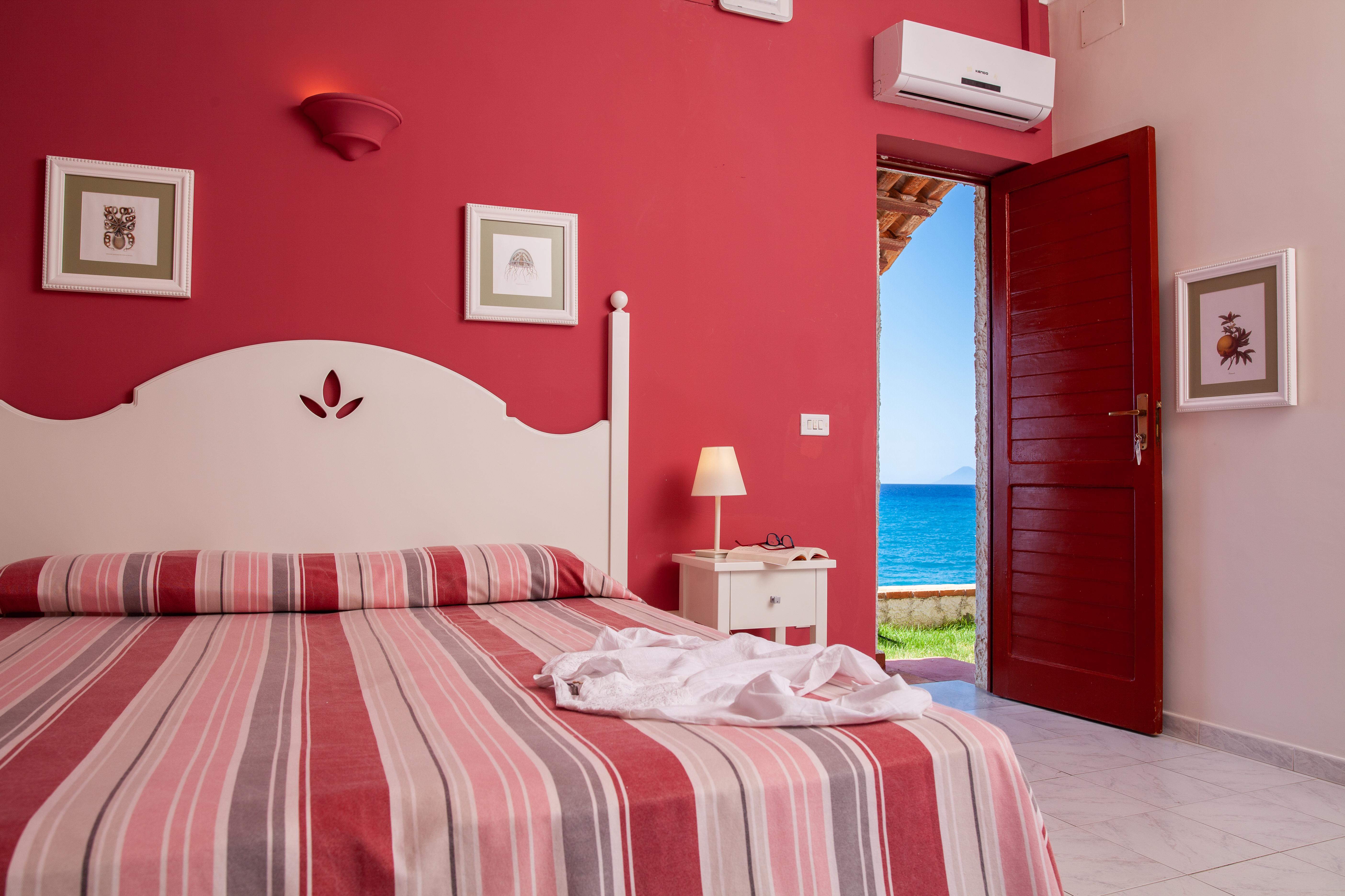 Th Gioiosa Mare - Capo Calava Village จอโยซามาเรอา ภายนอก รูปภาพ