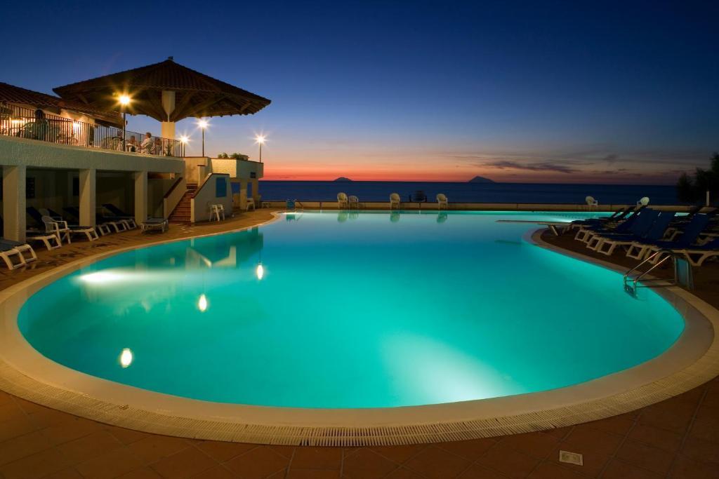 Th Gioiosa Mare - Capo Calava Village จอโยซามาเรอา ภายนอก รูปภาพ