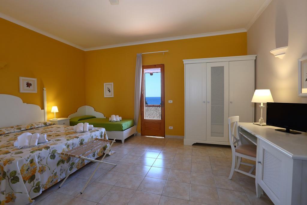 Th Gioiosa Mare - Capo Calava Village จอโยซามาเรอา ภายนอก รูปภาพ