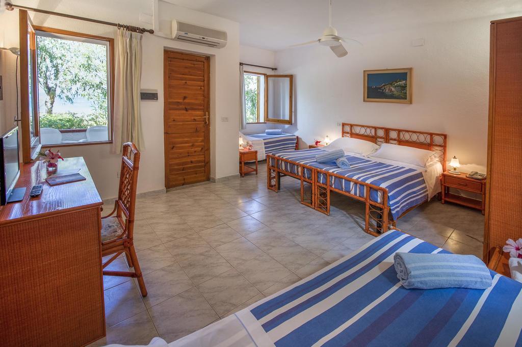 Th Gioiosa Mare - Capo Calava Village จอโยซามาเรอา ภายนอก รูปภาพ