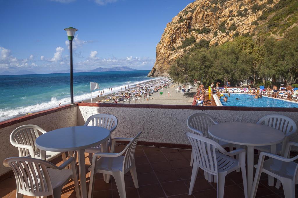 Th Gioiosa Mare - Capo Calava Village จอโยซามาเรอา ภายนอก รูปภาพ