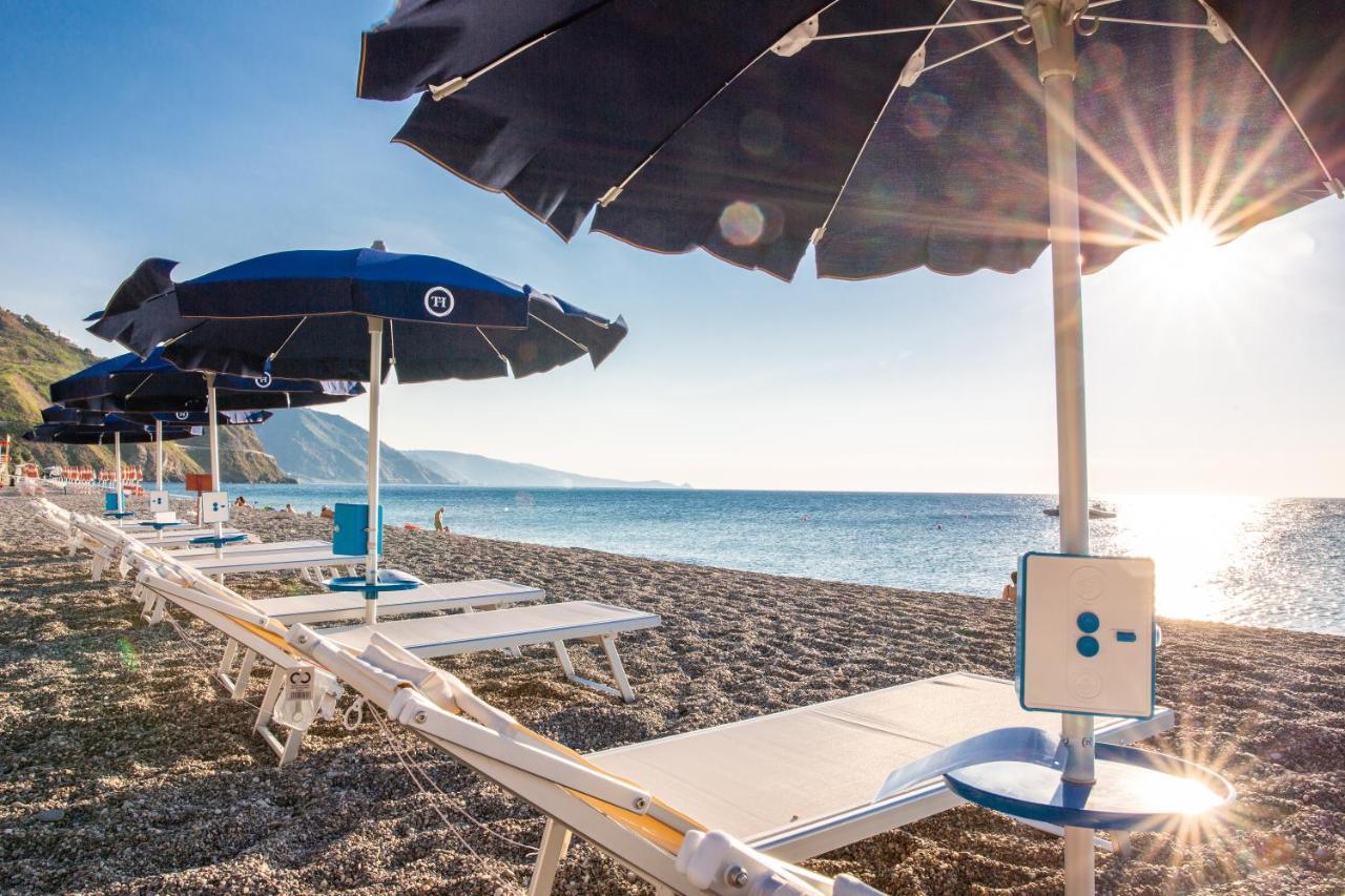 Th Gioiosa Mare - Capo Calava Village จอโยซามาเรอา ภายนอก รูปภาพ